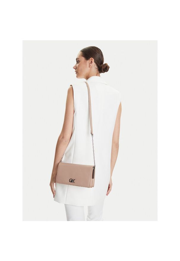Torebka Calvin Klein. Kolor: różowy