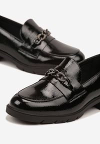 Born2be - Czarne Lakierowane Mokasyny z Łańcuszkiem Arnarie. Okazja: na co dzień. Kolor: czarny. Materiał: lakier. Styl: klasyczny, casual #3