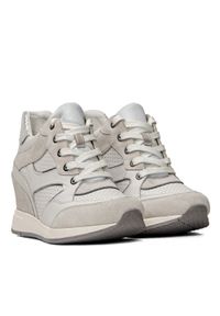 Geox - Sneakersy damskie beżowe GEOX D Nydame. Okazja: na co dzień. Zapięcie: sznurówki. Kolor: beżowy. Materiał: zamsz, skóra. Szerokość cholewki: normalna. Obcas: na koturnie #1