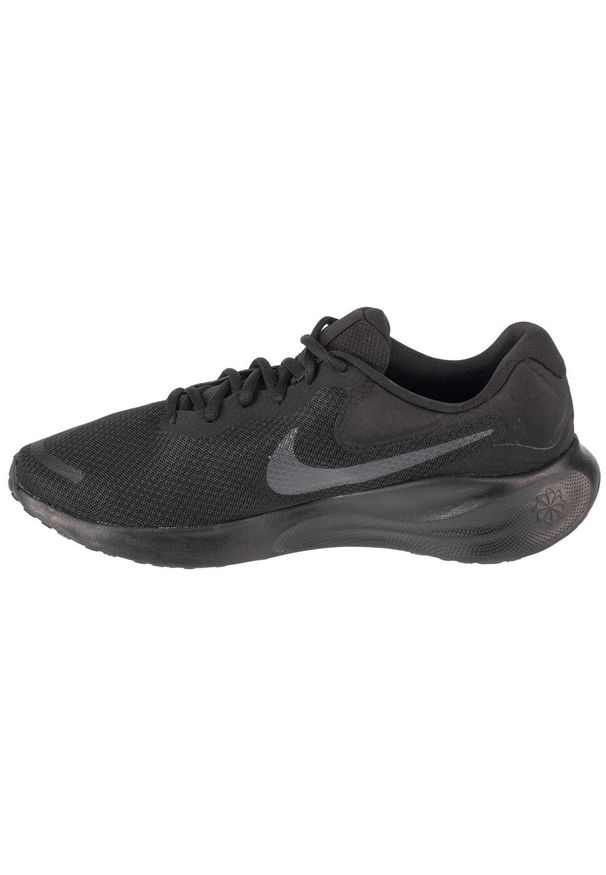 Buty do biegania męskie Nike Revolution 7. Zapięcie: sznurówki. Kolor: czarny. Materiał: materiał, syntetyk, tkanina. Szerokość cholewki: normalna. Model: Nike Revolution