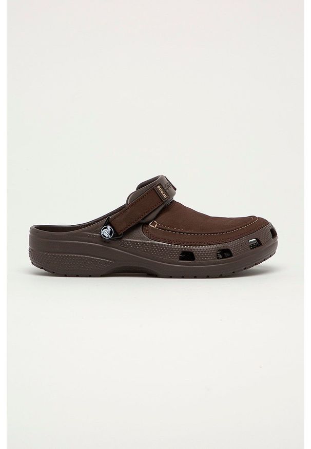 Crocs - Klapki Yukon Vista II Clog Espresso 207142. Kolor: brązowy. Materiał: materiał. Wzór: gładki. Obcas: na obcasie. Wysokość obcasa: niski