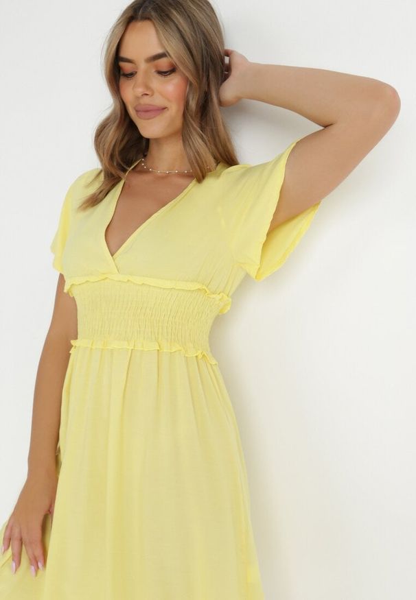 Born2be - Żółta Sukienka z Wiskozy Gulpari. Kolor: żółty. Materiał: wiskoza. Długość: mini