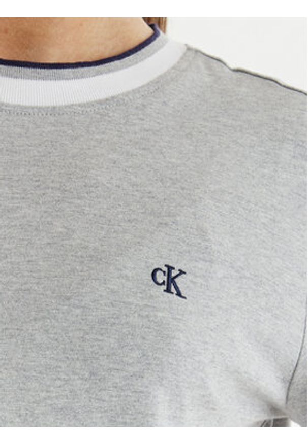 Calvin Klein Jeans Sukienka codzienna LV047F248G Szary Relaxed Fit. Okazja: na co dzień. Kolor: szary. Materiał: bawełna. Typ sukienki: proste. Styl: casual