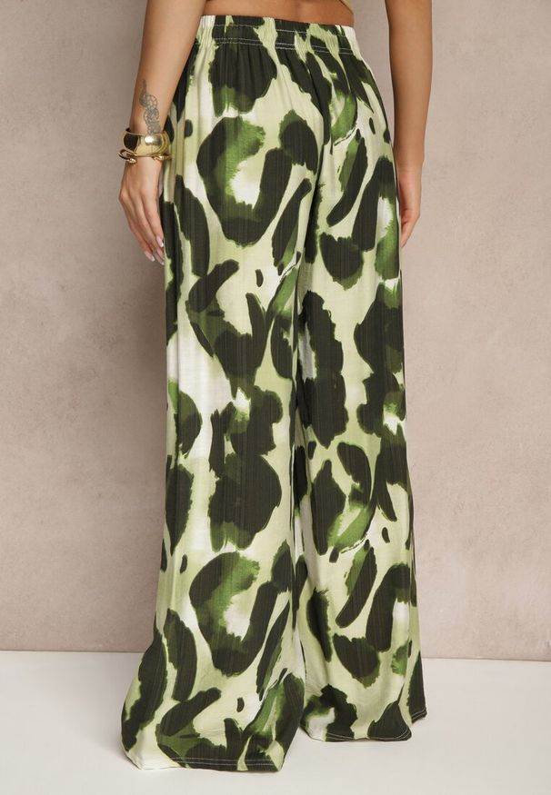 Renee - Jasnozielone Szerokie Spodnie High Waist z Wiskozą w Panterkowy Wzór Zeviera. Okazja: na co dzień. Stan: podwyższony. Kolor: zielony. Materiał: wiskoza. Styl: elegancki, casual