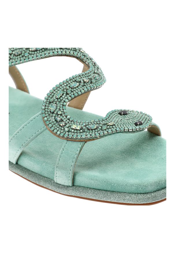 Zielone Sandały Alma En Pena Eleganckie Obuwie Damskie. Zapięcie: pasek. Kolor: zielony. Materiał: zamsz. Sezon: lato. Obcas: na płaskiej podeszwie. Styl: elegancki