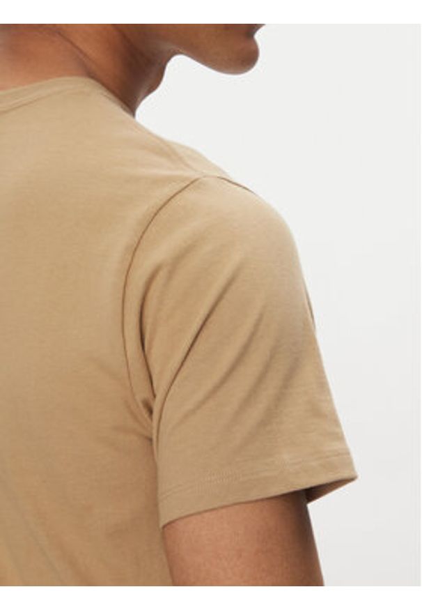 Levi's® T-Shirt Original Housemark 56605-0261 Beżowy Standard Fit. Kolor: beżowy. Materiał: bawełna