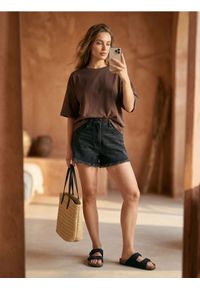 Sinsay - Bawełniana koszulka basic - brązowy. Kolor: brązowy. Materiał: bawełna