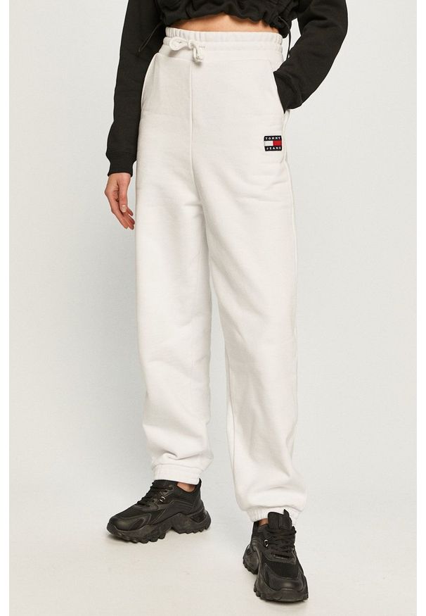 Tommy Jeans - Spodnie DW0DW09740.4891. Kolor: biały