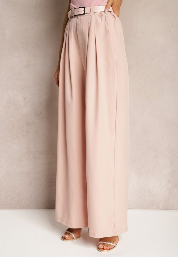 Renee - Różowe Spodnie Palazzo High Waist z Szerokimi Nogawkami i Paskiem z Metalową Klamrą Oinna. Okazja: do pracy, na co dzień. Stan: podwyższony. Kolor: różowy. Styl: klasyczny, casual, elegancki