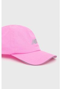 New Balance czapka LAH13002VPK kolor różowy z nadrukiem. Kolor: różowy. Materiał: materiał. Wzór: nadruk #2