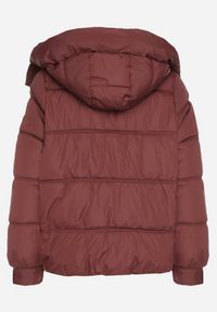 Born2be - Bordowa Kurtka Puffer o Fasonie Oversize z Kapturem i Naszywką Azirva. Okazja: na co dzień. Typ kołnierza: kaptur. Kolor: czerwony. Materiał: dzianina. Wzór: aplikacja. Styl: sportowy, casual #6