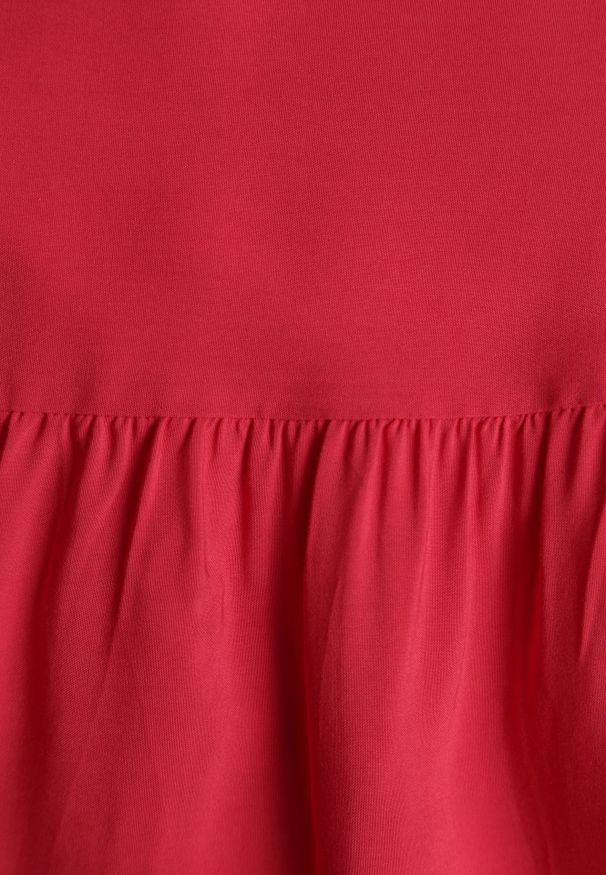 Renee - Czerwona Rozkloszowana Sukienka z Falbanką i Wiązanym Paskiem Adotine. Kolor: czerwony. Materiał: materiał. Sezon: wiosna, lato