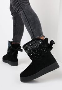 Born2be - Czarne Śniegowce Stikine. Wysokość cholewki: za kostkę. Zapięcie: bez zapięcia. Kolor: czarny. Materiał: futro, materiał, satyna. Szerokość cholewki: szeroka #5