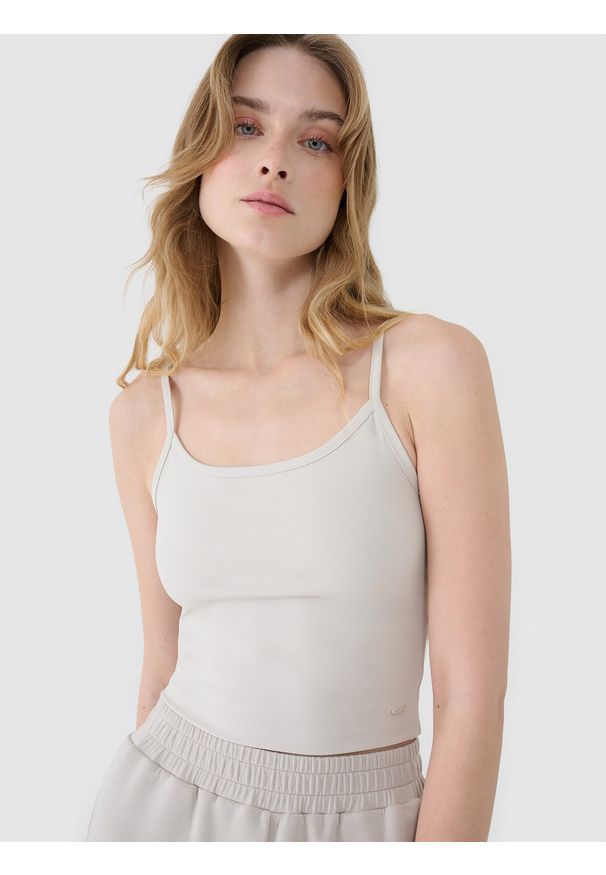 4f - 4F Crop-top slim damski - beżowy S. Kolor: beżowy. Materiał: dzianina, włókno, syntetyk, materiał, elastan. Długość rękawa: na ramiączkach. Wzór: gładki, ze splotem, jednolity