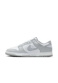 Nike Dunk Low Retro Sneakersy męskie. Okazja: na co dzień. Kolor: biały. Materiał: materiał, syntetyk, guma, skóra. Szerokość cholewki: normalna. Wzór: aplikacja, gładki. Sport: koszykówka #1