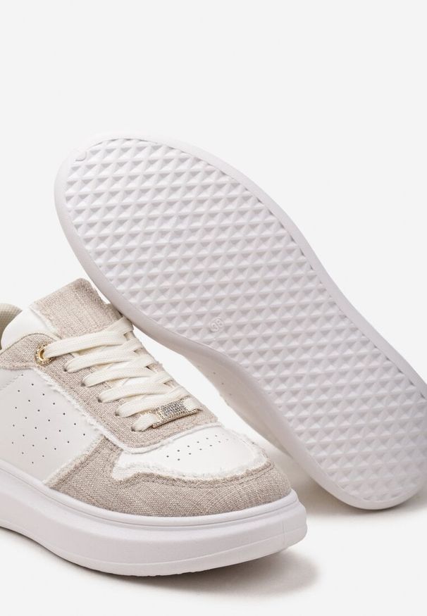 Renee - Biało-Beżowe Sneakersy Ozdobione Wstawkami z Materiału i Aplikacją z Cyrkonii Eephira. Zapięcie: sznurówki. Kolor: biały. Materiał: materiał. Wzór: aplikacja. Obcas: na obcasie. Wysokość obcasa: niski