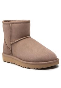 Ugg Śniegowce W Classic Mini II 1016222 Brązowy. Kolor: brązowy. Materiał: zamsz, skóra