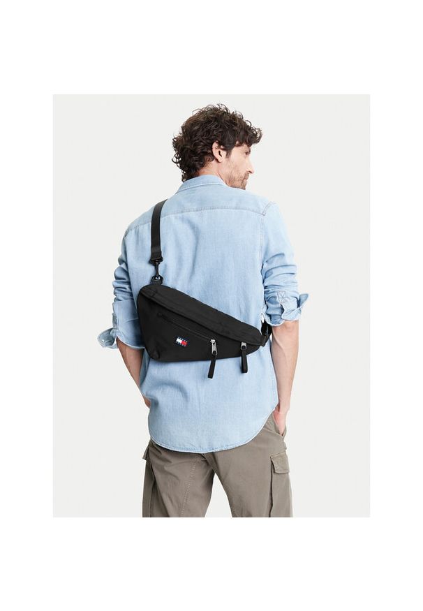 Saszetka Tommy Jeans. Kolor: czarny