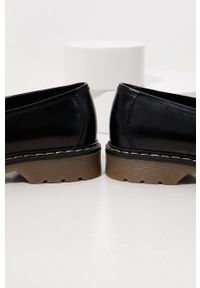 Answear Lab mokasyny skórzane damskie kolor czarny na platformie. Nosek buta: okrągły. Kolor: czarny. Materiał: skóra. Wzór: gładki. Obcas: na platformie. Styl: wakacyjny