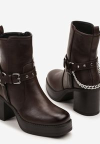 Born2be - Brązowe Botki na Słupku z Ozdobnym Łańcuszkiem i Paskiem z Klamerką Calmerre. Zapięcie: pasek. Kolor: brązowy. Materiał: jeans, skóra. Obcas: na słupku. Styl: klasyczny #5