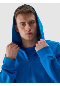 4f - 4F Bluza dresowa rozpinana z kapturem z bawełny organicznej męska - kobaltowa XXL. Okazja: na co dzień. Typ kołnierza: kaptur. Kolor: niebieski. Materiał: bawełna, dresówka. Wzór: gładki, nadruk, ze splotem. Styl: sportowy, casual