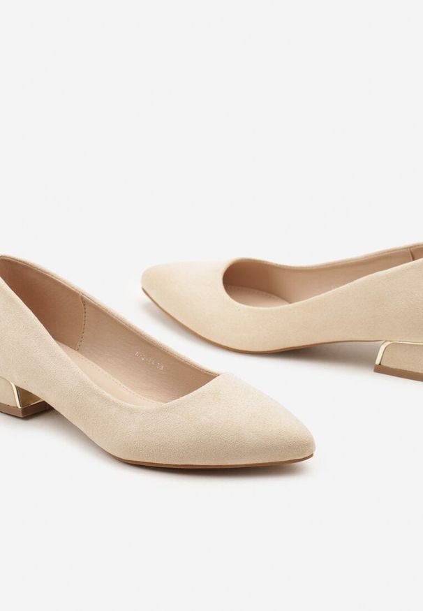 Born2be - Beżowe Czółenka na Słupku Ozdobione Metalicznymi Wstawkami Oanest. Kolor: beżowy. Materiał: skóra. Wzór: aplikacja. Obcas: na słupku