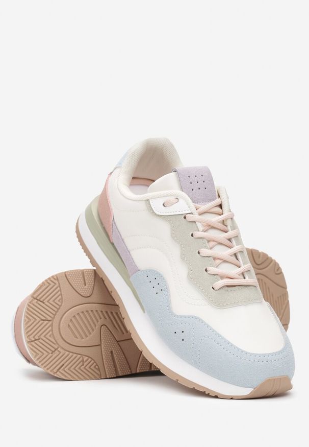 Renee - Biało-Niebieskie Sneakersy Zdobione Wstawkami z Imitacji Skóry Fayela. Kolor: biały. Materiał: skóra. Wzór: aplikacja