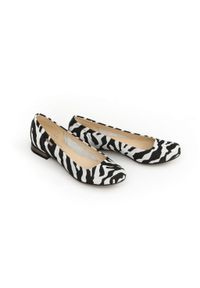 Zapato - baleriny na niskim obcasie - skóra naturalna - model 008 - kolor zebra (39). Zapięcie: bez zapięcia. Materiał: skóra. Wzór: motyw zwierzęcy. Obcas: na obcasie. Styl: klasyczny, sportowy, elegancki. Wysokość obcasa: niski #4