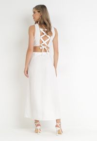Born2be - Biała Trapezowa Sukienka Maxi z Wycięciami Amandika. Kolor: biały. Typ sukienki: trapezowe. Długość: maxi #3