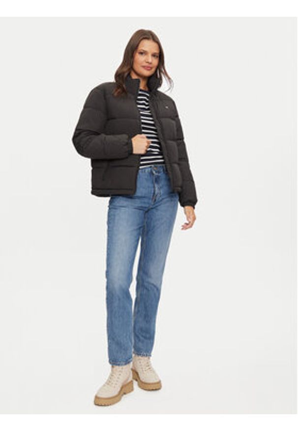Tommy Jeans Kurtka zimowa Essential DW0DW18827 Czarny Regular Fit. Kolor: czarny. Materiał: syntetyk. Sezon: zima