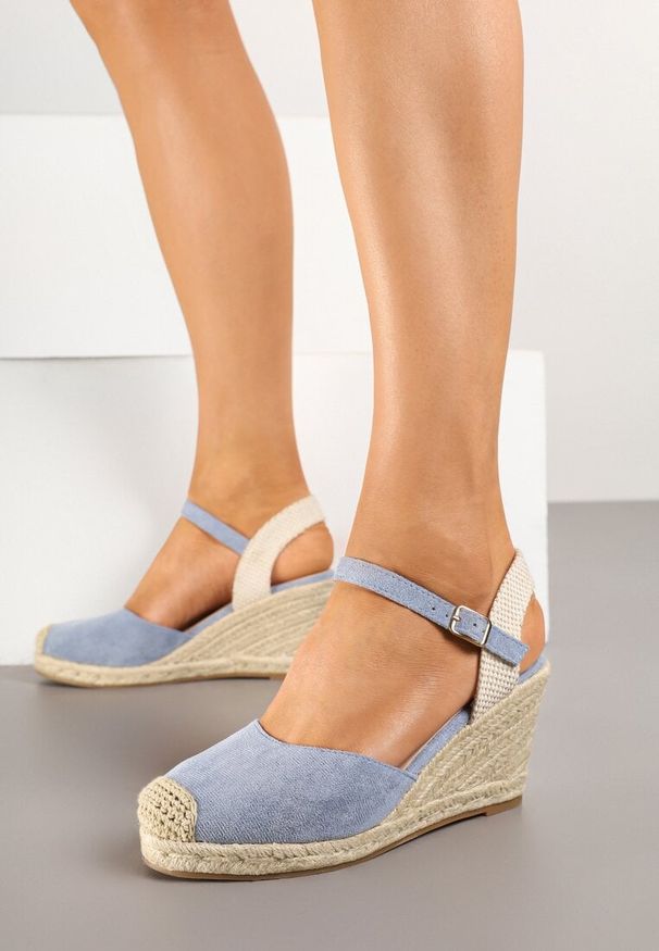 Renee - Niebieskie Sandały na Koturnie w Stylu Espadryli Ozdobione Plecionką Iladira. Okazja: na co dzień, na imprezę. Zapięcie: sprzączka. Kolor: niebieski. Wzór: aplikacja. Sezon: lato. Obcas: na koturnie. Styl: elegancki, casual