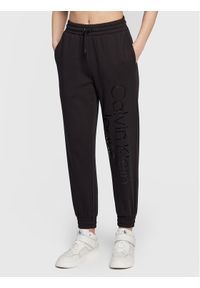 Calvin Klein Jeans Spodnie dresowe J20J220264 Czarny Regular Fit. Kolor: czarny. Materiał: dresówka, syntetyk