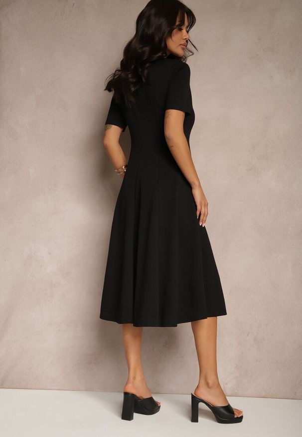 Renee - Czarna Sukienka Rozkloszowana o Taliowanym Fasonie Telaswena. Okazja: na wesele, na co dzień, na randkę, na ślub cywilny. Kolor: czarny. Materiał: skóra. Styl: casual, elegancki