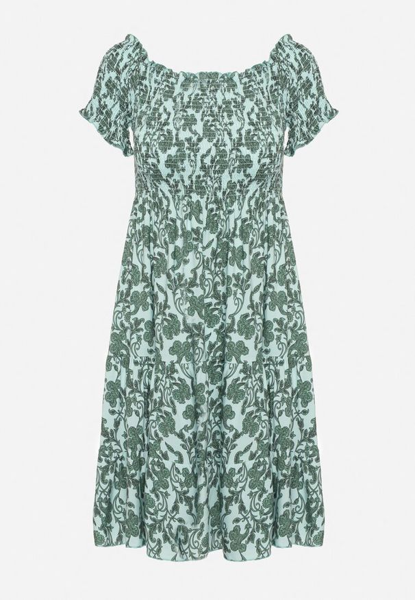 Born2be - Zielona Bawełniana Sukienka z Dekoltem Typu Hiszpanka i Lekką Falbanką Hannesia. Okazja: na co dzień. Typ kołnierza: dekolt hiszpanka. Kolor: zielony. Materiał: bawełna. Sezon: wiosna, lato. Styl: elegancki, casual. Długość: mini