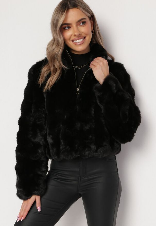 Born2be - Czarna Futerkowa Kurtka z Kołnierzem i Suwakiem Braline. Kolor: czarny. Materiał: jeans. Styl: klasyczny, elegancki