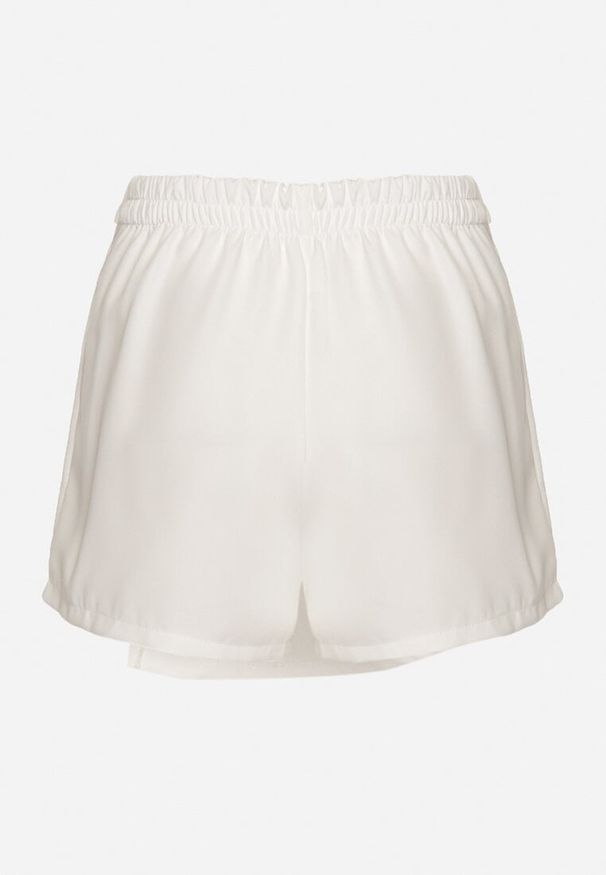 Born2be - Białe Asymetryczne Spódnico-Szorty z Wysokim Stanem Vionira. Okazja: na co dzień. Stan: podwyższony. Kolor: biały. Styl: casual, klasyczny