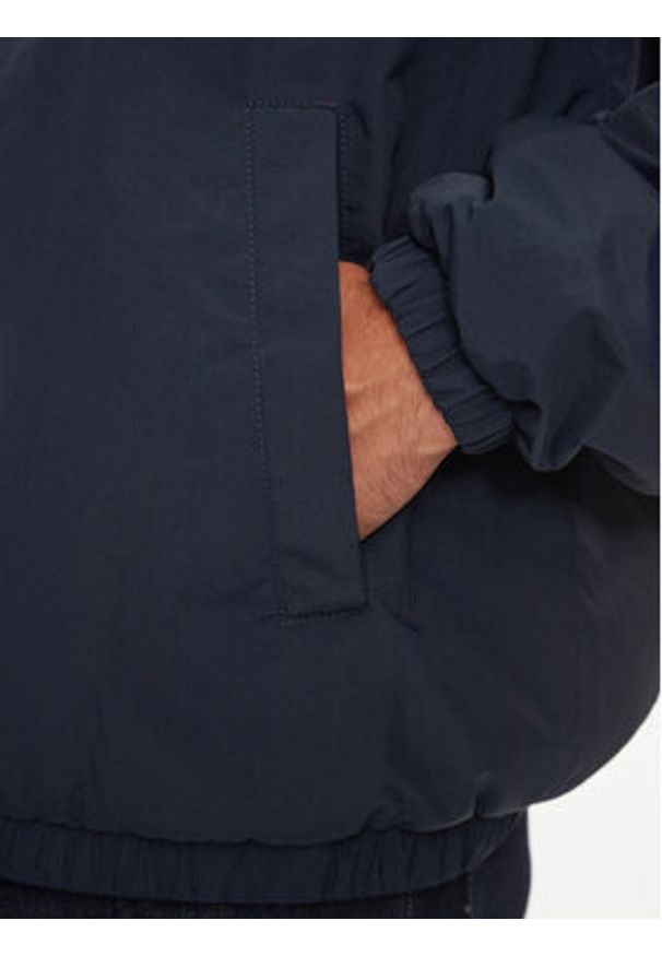 Tommy Jeans Kurtka przejściowa DM0DM19643 Granatowy Regular Fit. Kolor: niebieski. Materiał: syntetyk