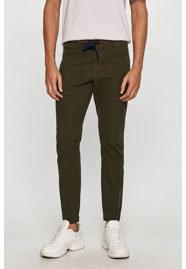 Tommy Jeans - Spodnie. Kolor: oliwkowy. Materiał: tkanina, bawełna, elastan. Wzór: gładki