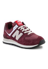 Buty New Balance U574HMG czerwone. Okazja: na co dzień. Zapięcie: sznurówki. Kolor: czerwony. Materiał: skóra, guma. Szerokość cholewki: normalna. Model: New Balance 574 #2