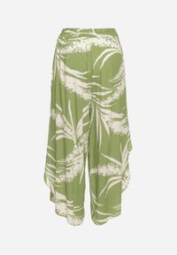Born2be - Zielone Wiskozowe Spodnie Asymetryczne z Gumką w Pasie z Szerokimi Nogawkami i Rozcięciem Vimarion. Kolor: zielony. Materiał: wiskoza #5