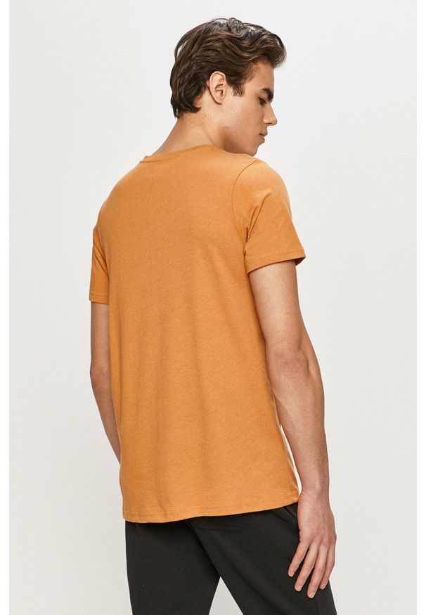 columbia - Columbia - T-shirt. Okazja: na co dzień. Kolor: pomarańczowy. Materiał: dzianina. Styl: casual