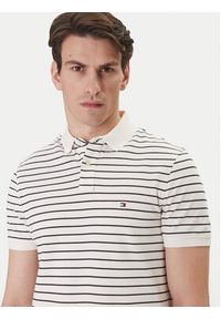 TOMMY HILFIGER - Tommy Hilfiger Polo 1985 MW0MW17770 Beżowy Regular Fit. Typ kołnierza: polo. Kolor: beżowy. Materiał: bawełna #3