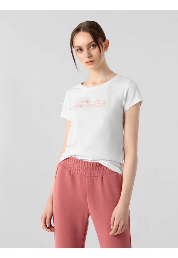 4f - T-shirt regular z nadrukiem damski. Kolor: biały. Materiał: bawełna, dzianina. Wzór: nadruk
