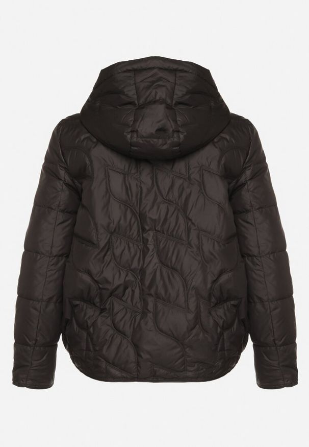 Born2be - Czarna Pikowana Kurtka Przejściowa o Klasycznym Kroju z Kapturem Tavitte. Okazja: na co dzień, na spacer. Typ kołnierza: kaptur. Kolekcja: plus size. Kolor: czarny. Materiał: poliester, jeans. Wzór: aplikacja. Styl: klasyczny