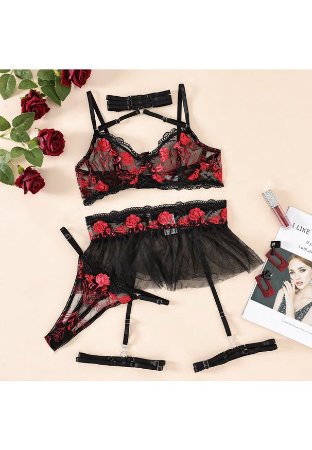 Intica - Komplet bielizny z kwiatowym haftem Nadije. Kolor: wielokolorowy. Materiał: tkanina. Wzór: kwiaty, haft