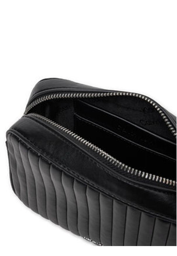 Calvin Klein Torebka Mini Line Quilt Camera Bag K60K613078 Czarny. Kolor: czarny. Materiał: skórzane