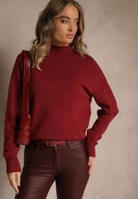 Renee - Bordowy Gładki Golf Zdobiony Guzikami przy Dekolcie Rallessa. Okazja: na randkę, na co dzień, na spotkanie biznesowe. Typ kołnierza: golf. Kolor: czerwony. Materiał: jeans. Długość rękawa: długi rękaw. Długość: długie. Wzór: gładki, aplikacja. Styl: klasyczny, casual, elegancki, biznesowy #3