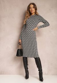 Renee - Czarno-Biała Sukienka Dzianinowa w Geometryczny Wzór z Półgolfem Warina. Okazja: do pracy. Kolor: czarny. Wzór: geometria. Typ sukienki: bodycon. Materiał: dzianina. Długość rękawa: długi rękaw. Sezon: jesień, zima. Styl: klasyczny. Długość: midi #4