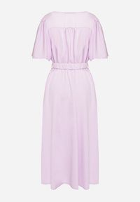 Born2be - Jasnofioletowa Kopertowa Sukienka z Bawełną i Materiałowym Paskiem Ozdobionym Klamrą Besvia. Okazja: na co dzień. Typ kołnierza: dekolt w kształcie V. Kolor: fioletowy. Materiał: bawełna, materiał. Długość rękawa: krótki rękaw. Wzór: aplikacja. Typ sukienki: kopertowe. Styl: casual, elegancki #3