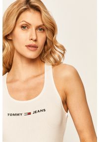 Tommy Jeans - Top. Okazja: na co dzień. Kolor: biały. Materiał: bawełna, poliester, dzianina, elastan. Wzór: nadruk. Styl: casual #2